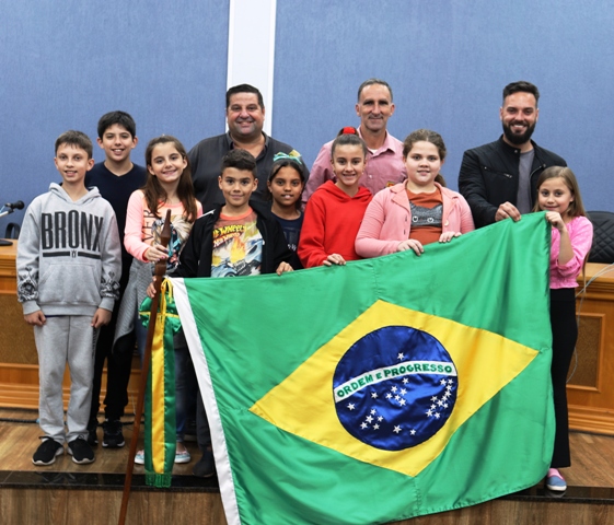 Câmara Mirim também traz patriotismo.