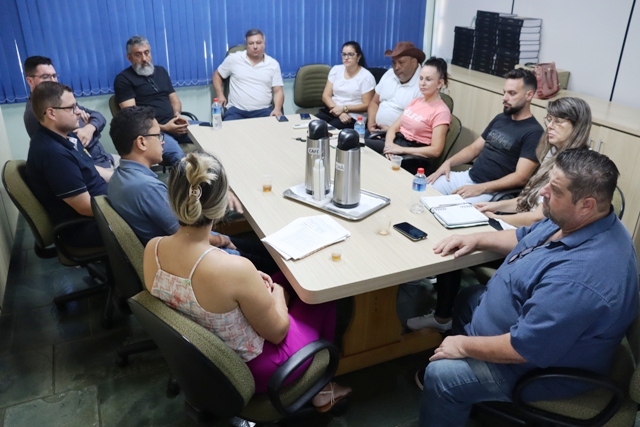 Legislativo, executivo e sindicato se reuniram para analisar Projeto de Lei 10/2024.