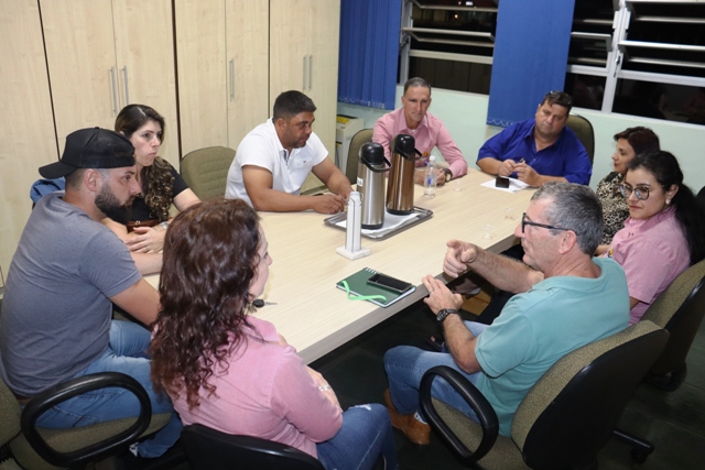 Secretário de Agropecuária se reúne com vereadores.