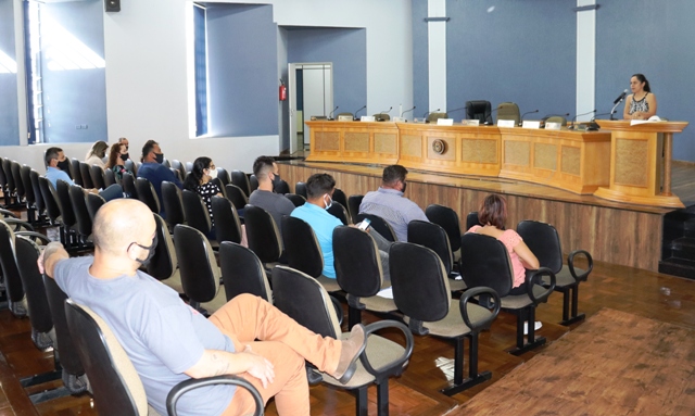 Secretária de Saúde DRa. Carol esteve em reunião com os vereadores.