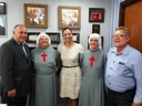 Vereador Laco e irmãs do Hospital Pe. Tezza no gabinete do deputado.