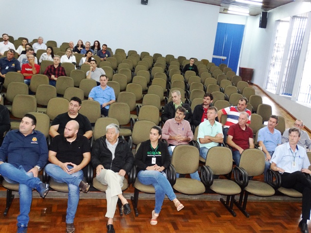 Vereadores acompanharam reunião da ACIMA.