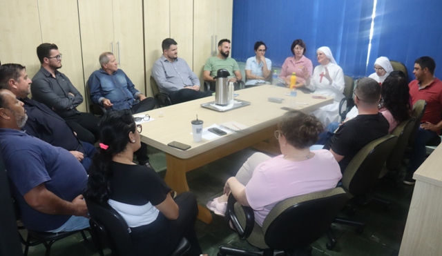 Vereadores, executivo e Equipe Administrativa do Hospital Pe. Tezza se reuniram no legislativo.