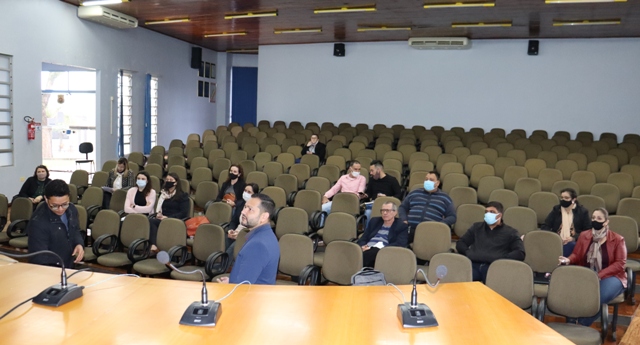 Vereadores participam de audiência pública na Câmara Municipal.