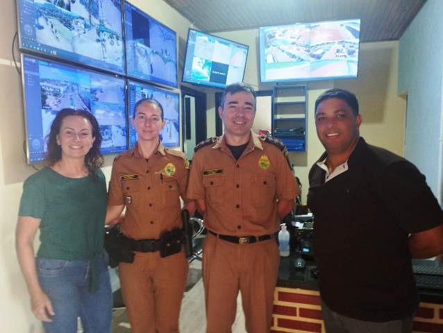 Vereadores Paulo e Stela estiveram visitando a companhia da Polícia Militar.