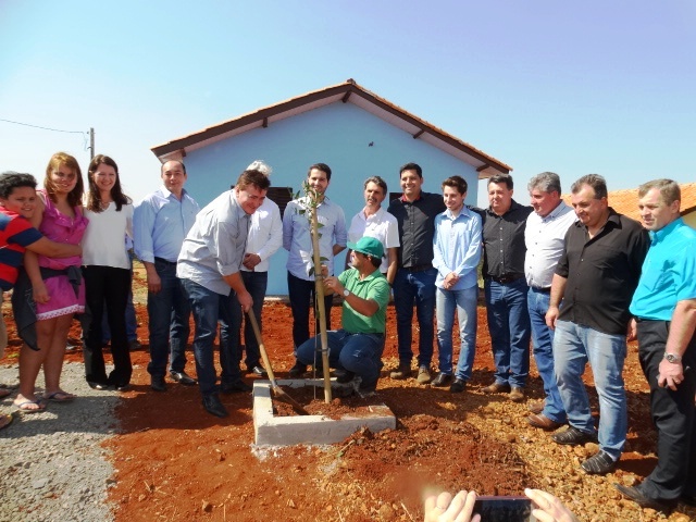 44 FAMÍLIAS RECEBERAM A CHAVE DA CASA PRÓPRIA EM MATELÂNDIA