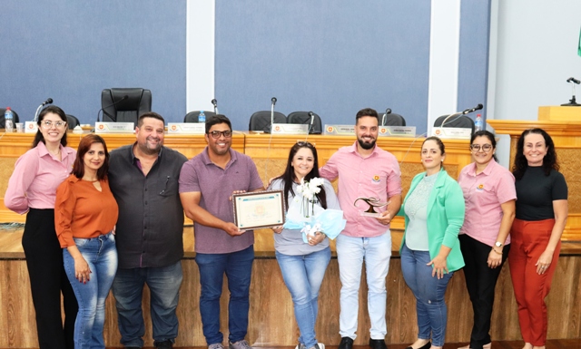 Câmara entrega MOÇÃO Nº 10/2023 – De Aplauso a Enfermeira SANDRA DE OLIVEIRA DA SILVA KLUMB