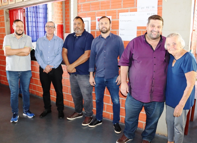 Presidente da Câmara e vereador Serjão participaram de encontro do Clube do Vovô de Matelândia.