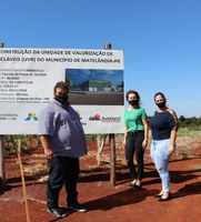 Presidente do Legislativo Celso Gregório (Bedéco) e as vereadoras Stela e Jussara estiveram visitando a Área Industrial de Agro-Cafeeira.