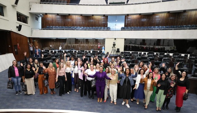 Procuradoria da Mulher de Matelândia participa do 5º Encontro das Procuradorias da Mulher do Paraná.