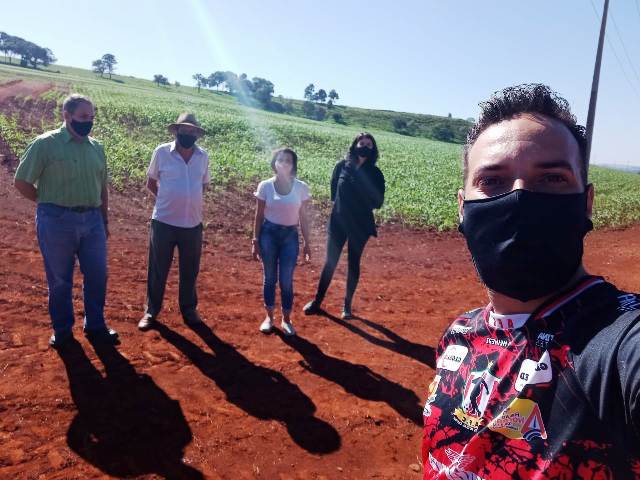 Vereadores com o Secretário de Obras visitam obras do município.