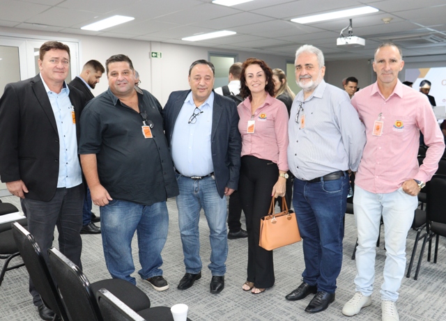 Vereadores de Matelândia, Deputado Hussein Bakri e lideranças políticas do Oeste do Paraná estiveram em reuniões com COPEL e IAT.