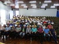 Vereadores de Matelândia participaram de entrega de certificados do Selo Prata aos funcionários da Secretaria da Saúde