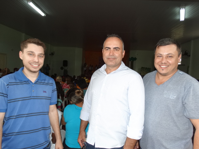 Vereadores Gabriel e Aldair acompanharam Mostra Literária.