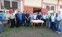 Vereadores participam de assinatura de ordem serviço para calçamento em Comunidades do Município.