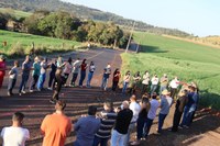 Vereadores participam de inauguração de pavimentação asfáltica da Estrada Celmar Soares Goulart.