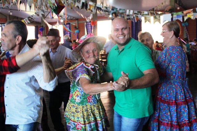 VEREADORES ESTIVERAM NA FESTA JUNINA DOS VOVÔS DE MATELÂNDIA.