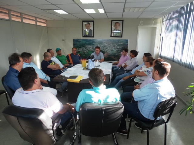 Prefeito e vereadores tem café da manhã no gabinete